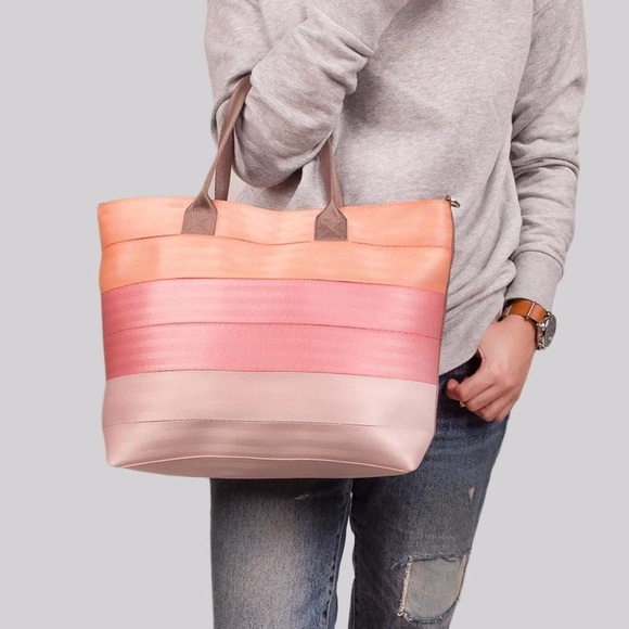 ISO harveys seatbelt anyone have 4 sale? Dont buy - Picture 3 of 5